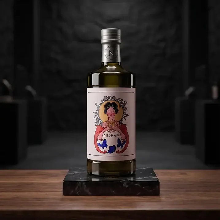 Botella de aceite NORVA sobre un pedestal de mármol