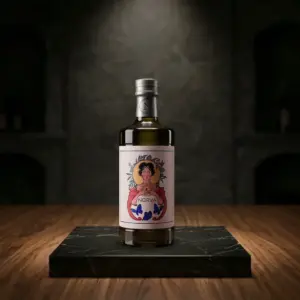 Botella de aceite de oliva virgen extra NORVA sobre una peana de mármol negro