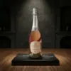 Botella de Crémant de Loire Rosé Brut Bulle Royale de Ackerman sobre una peana de mármol negro
