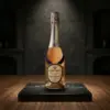 Botella de Crémant de Loire Rosé Brut Réserve de Ackerman sobre una peana de mármol negro